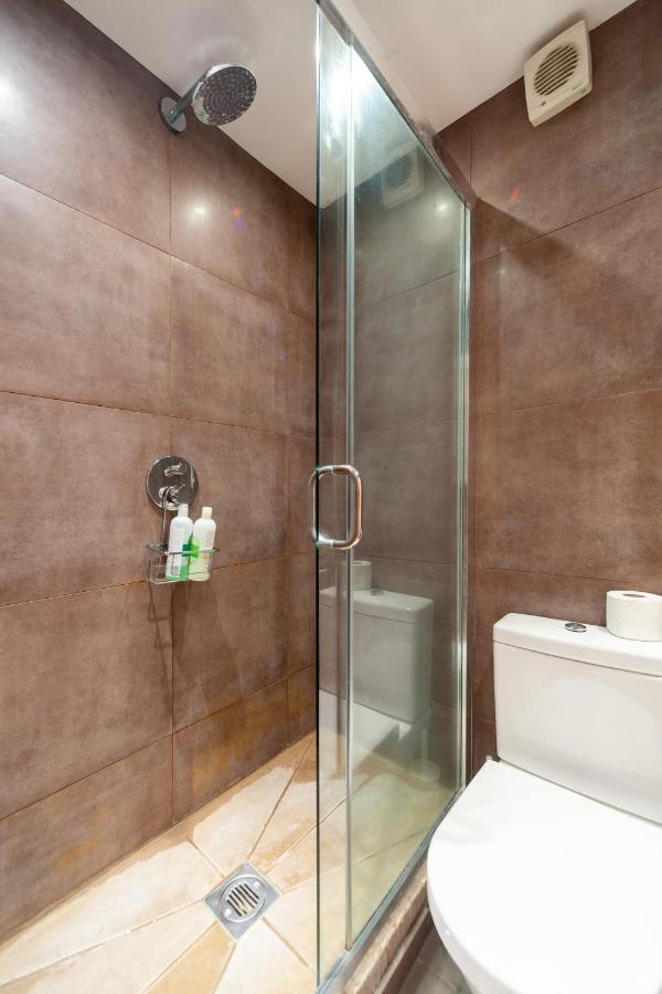 Lovely Double W Private Bathroom In Chelsea