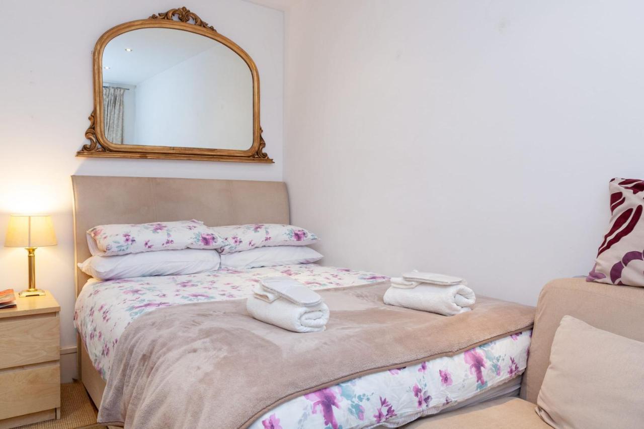 Holiday home Lovely Double W Private Bathroom In Chelsea London